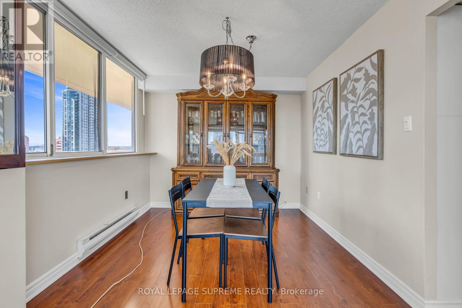 1907 - 3590 Kaneff Crescent, Mississauga, ON - Indoor