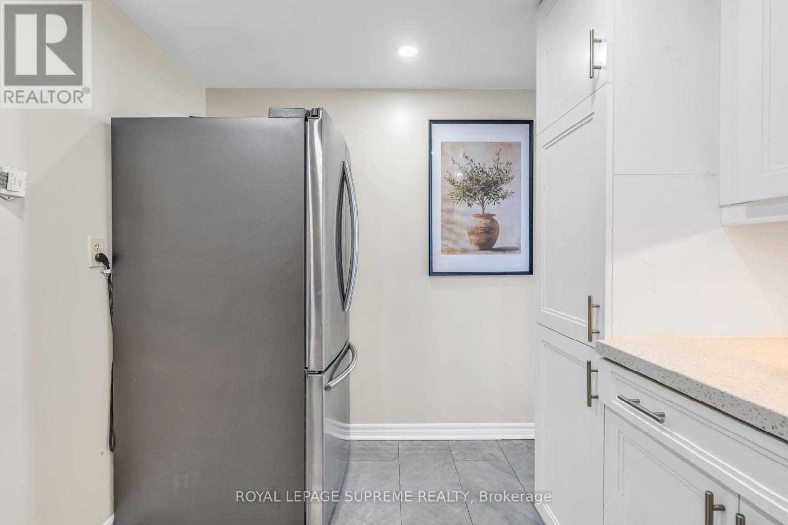1907 - 3590 Kaneff Crescent, Mississauga, ON - Indoor