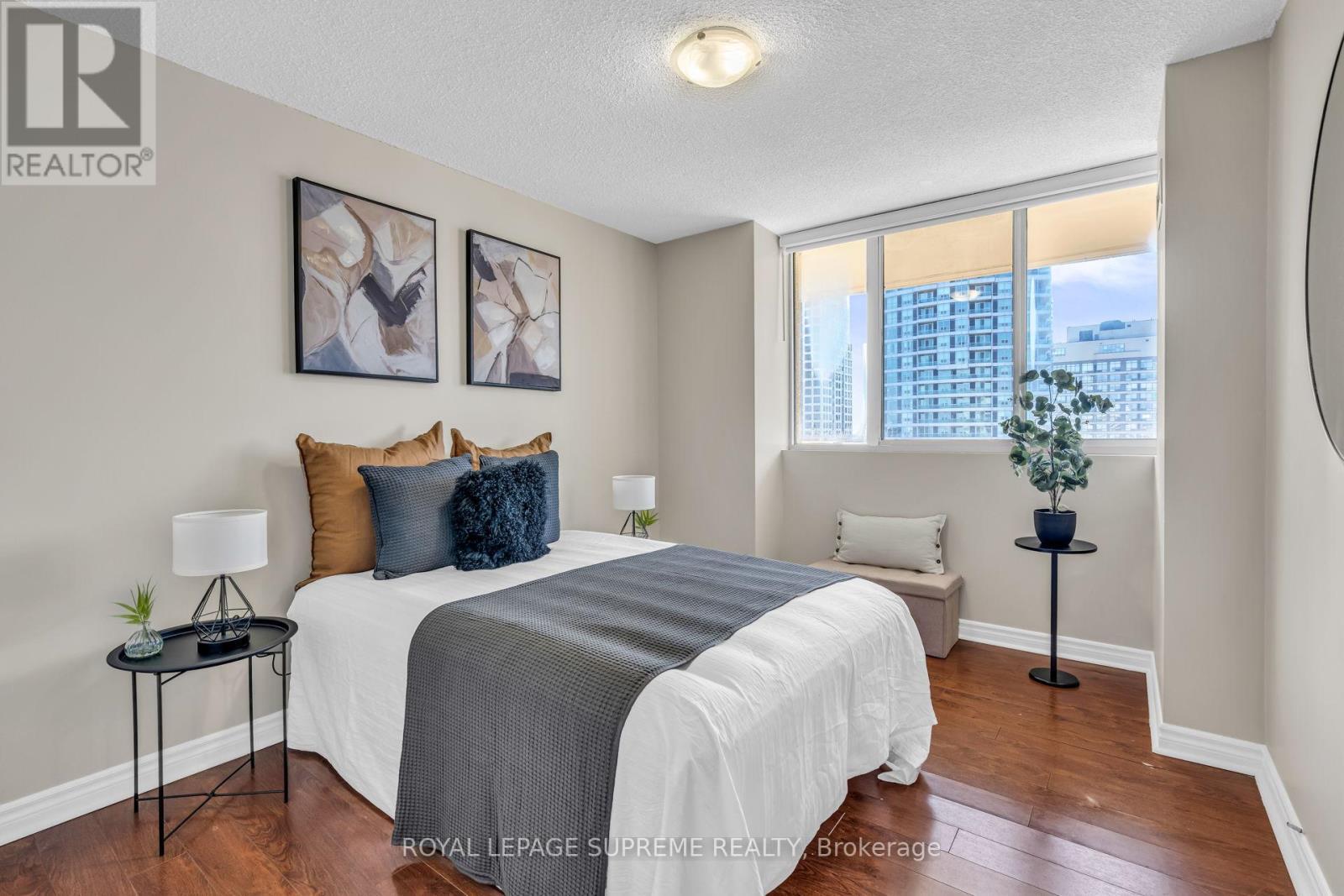 1907 - 3590 Kaneff Crescent, Mississauga, ON - Indoor Photo Showing Bedroom