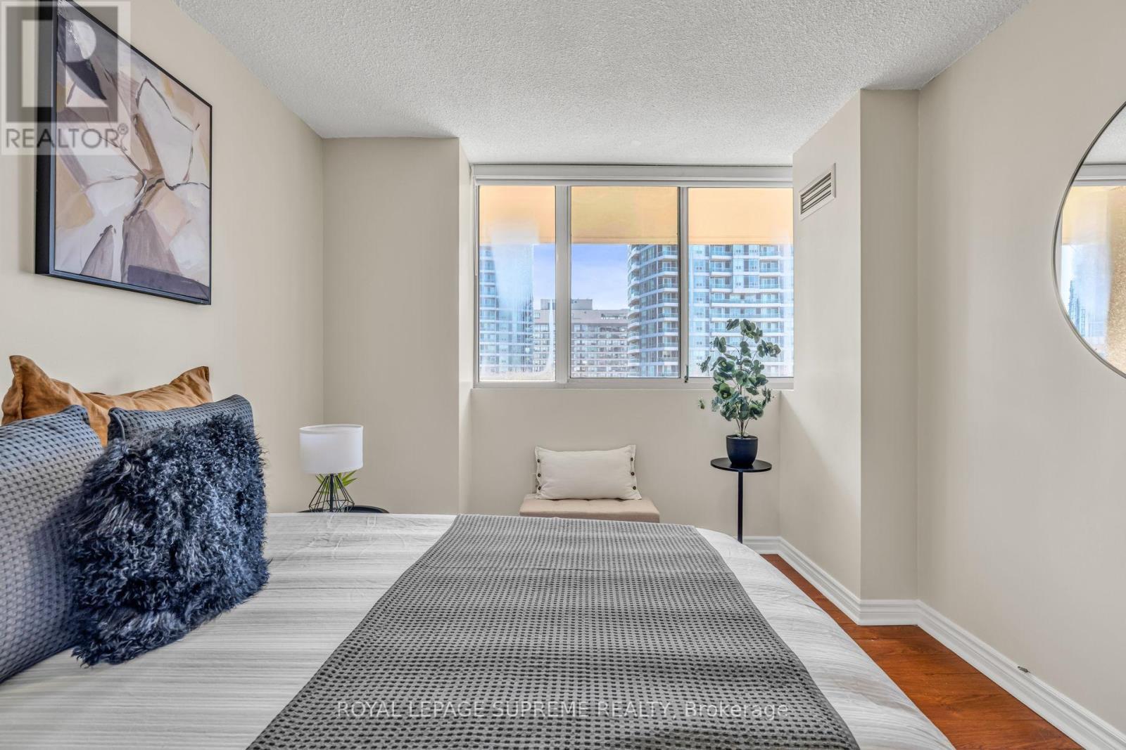 1907 - 3590 Kaneff Crescent, Mississauga, ON - Indoor Photo Showing Bedroom