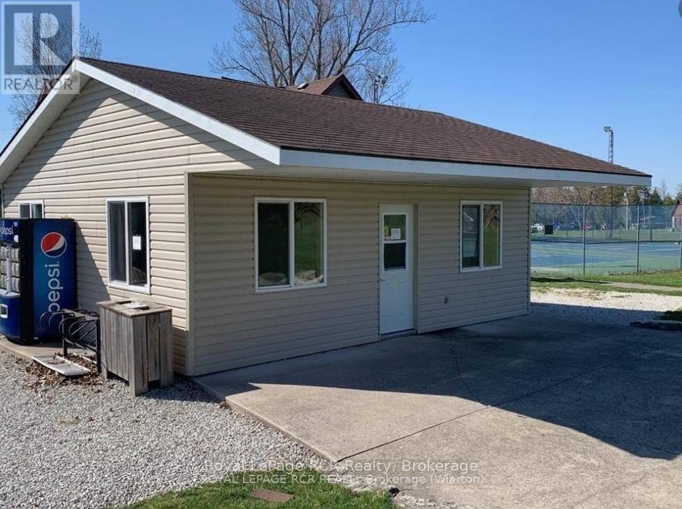 GOLF COURSE PRO SHOP - 48 Island View Drive N, South Bruce Peninsula, ON - Outdoor