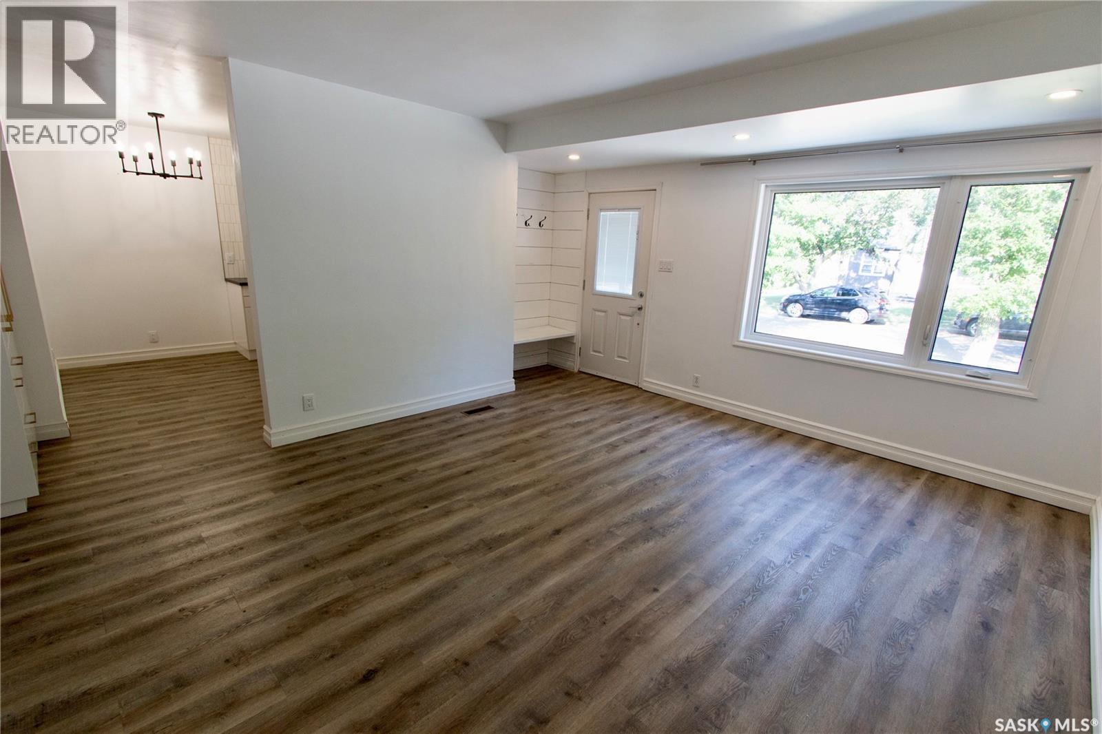 376 6Th Avenue Nw, Swift Current, SK - Indoor Photo Showing Other Room