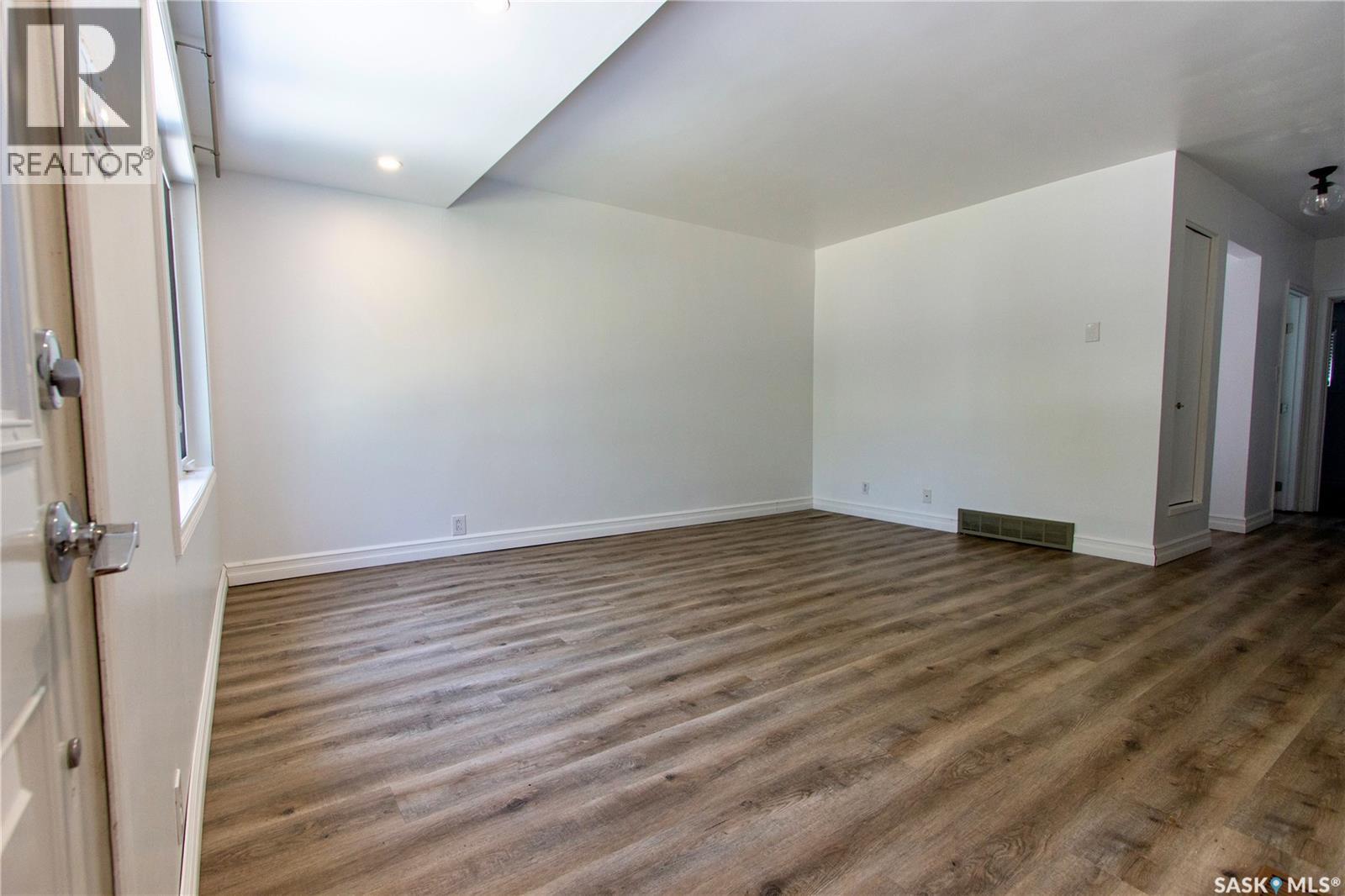 376 6Th Avenue Nw, Swift Current, SK - Indoor Photo Showing Other Room