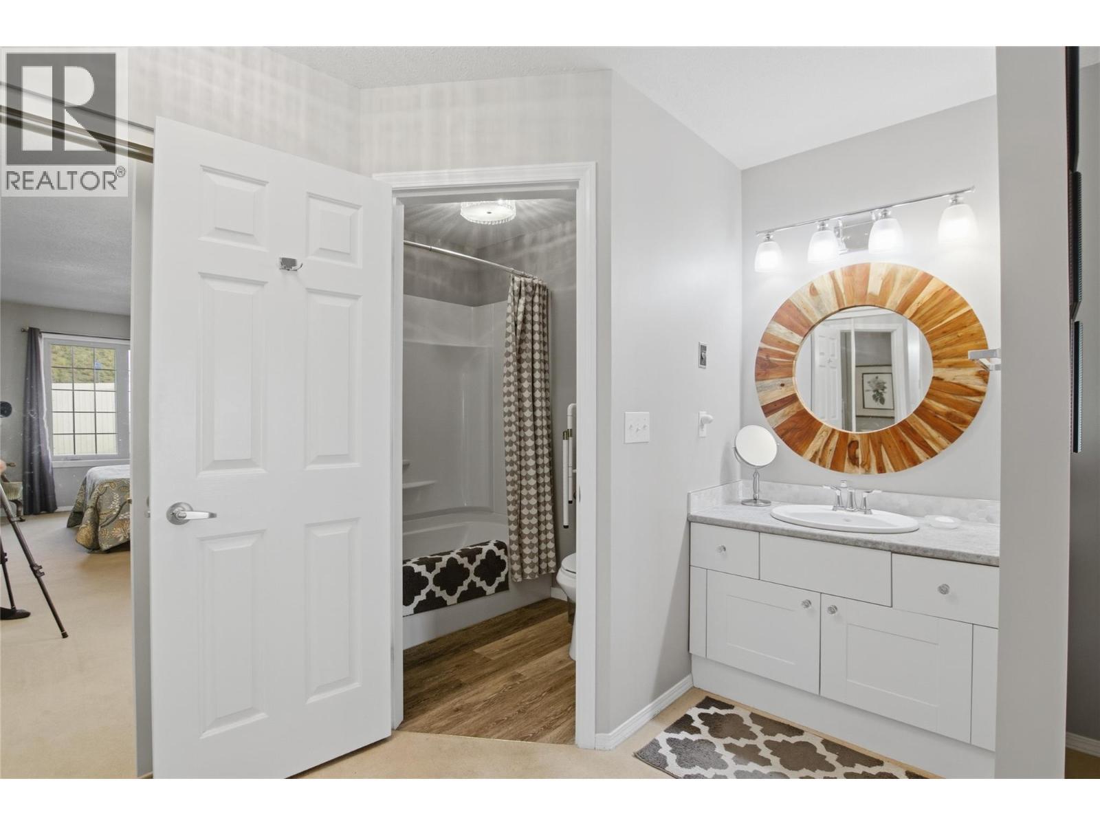 1750 Pacific Way Unit# 6, Kamloops, BC - Indoor Photo Showing Bathroom
