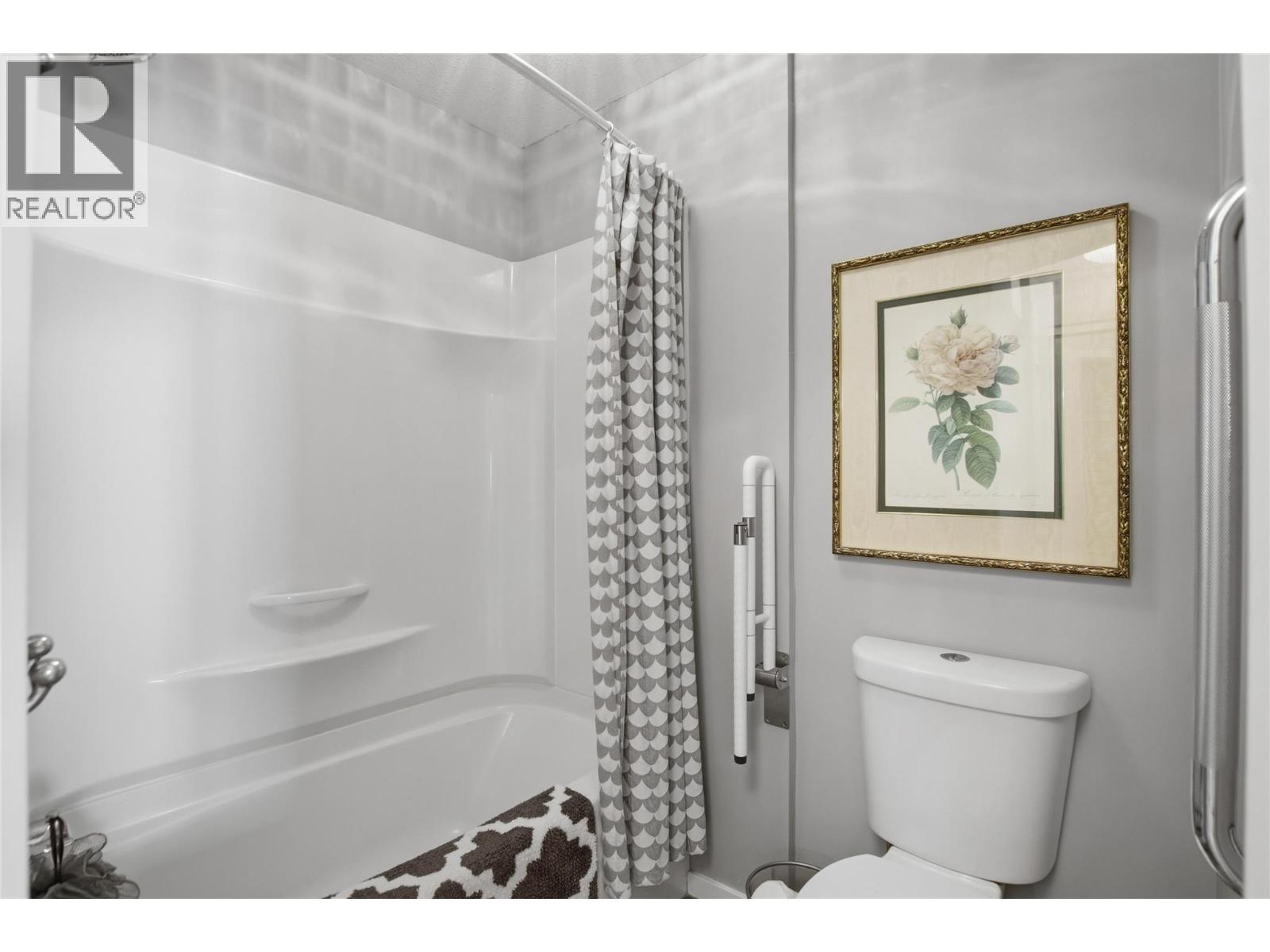 1750 Pacific Way Unit# 6, Kamloops, BC - Indoor Photo Showing Bathroom