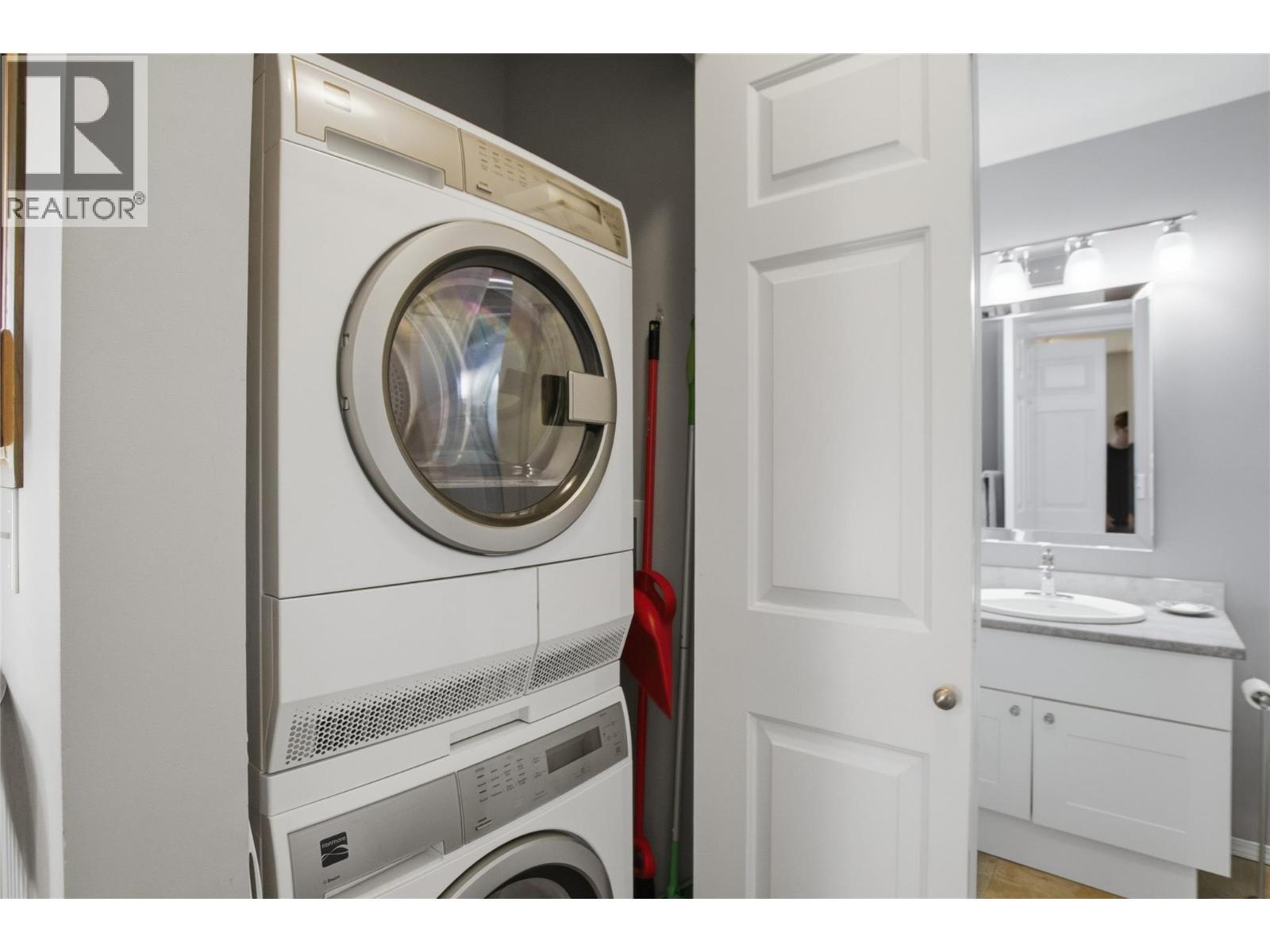 1750 Pacific Way Unit# 6, Kamloops, BC - Indoor Photo Showing Laundry Room