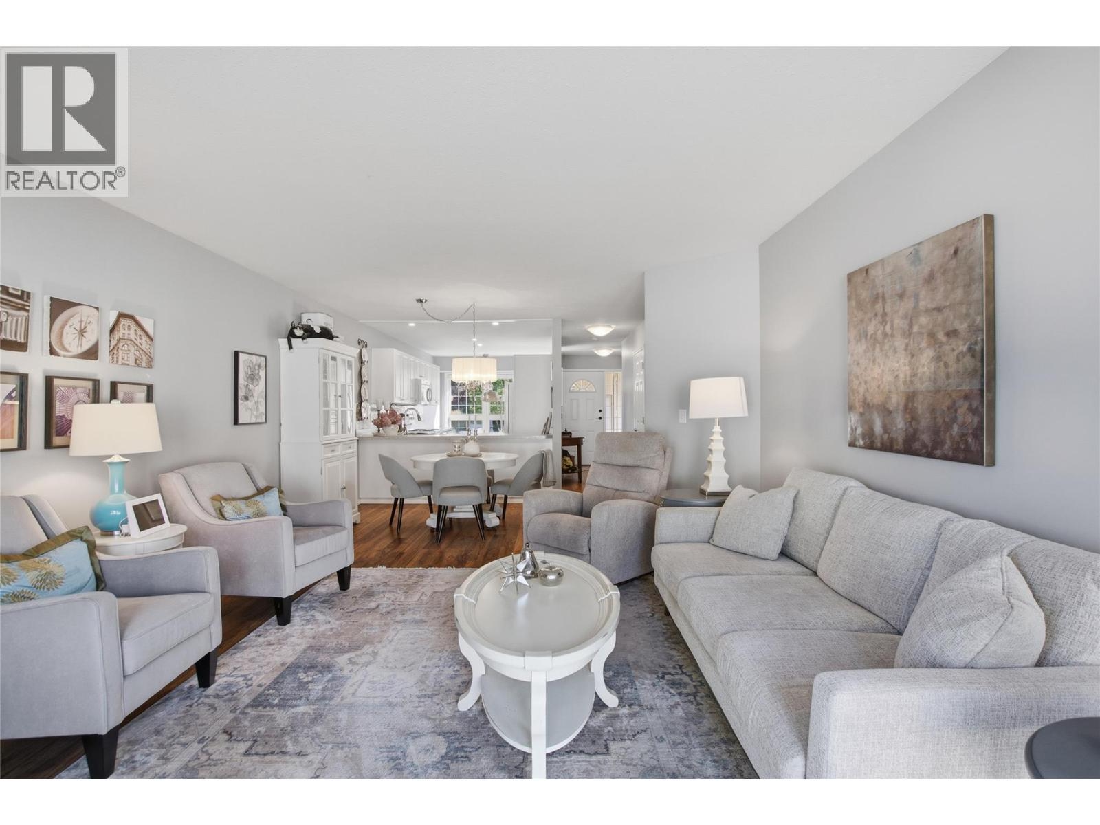 1750 Pacific Way Unit# 6, Kamloops, BC - Indoor Photo Showing Living Room