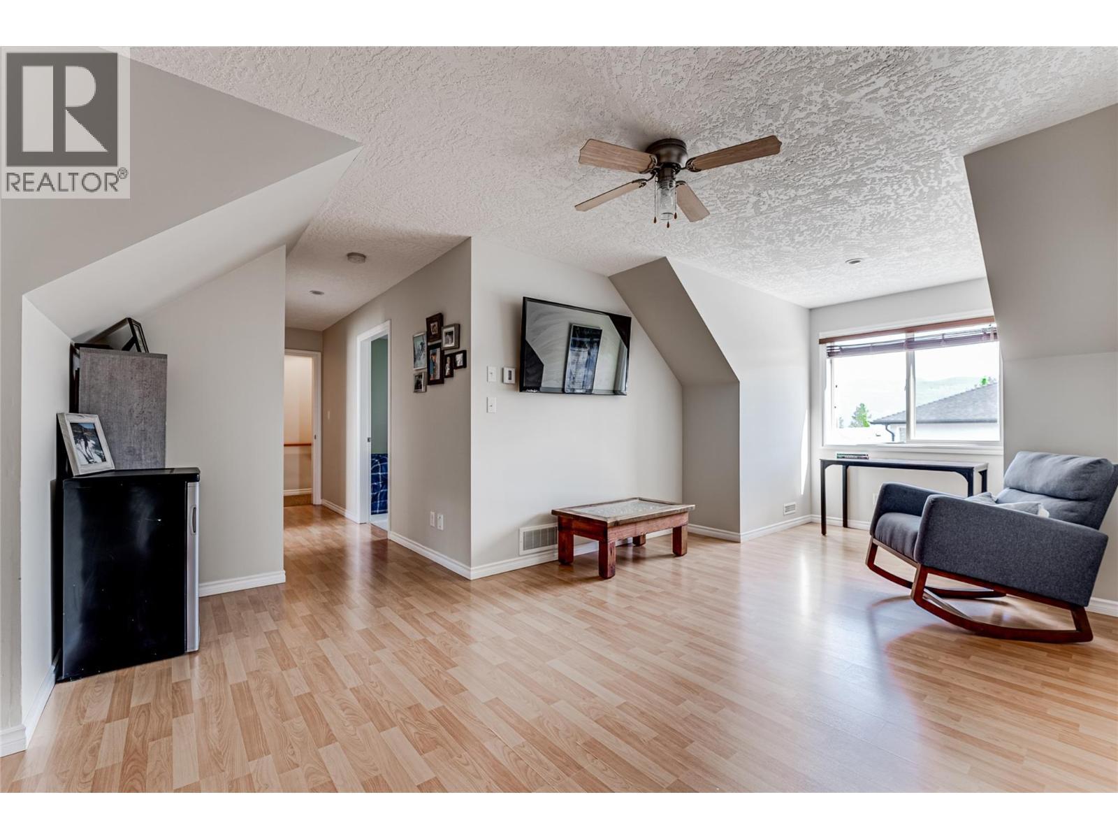 108 Red Rock Crescent, Enderby, BC - Indoor Photo Showing Living Room