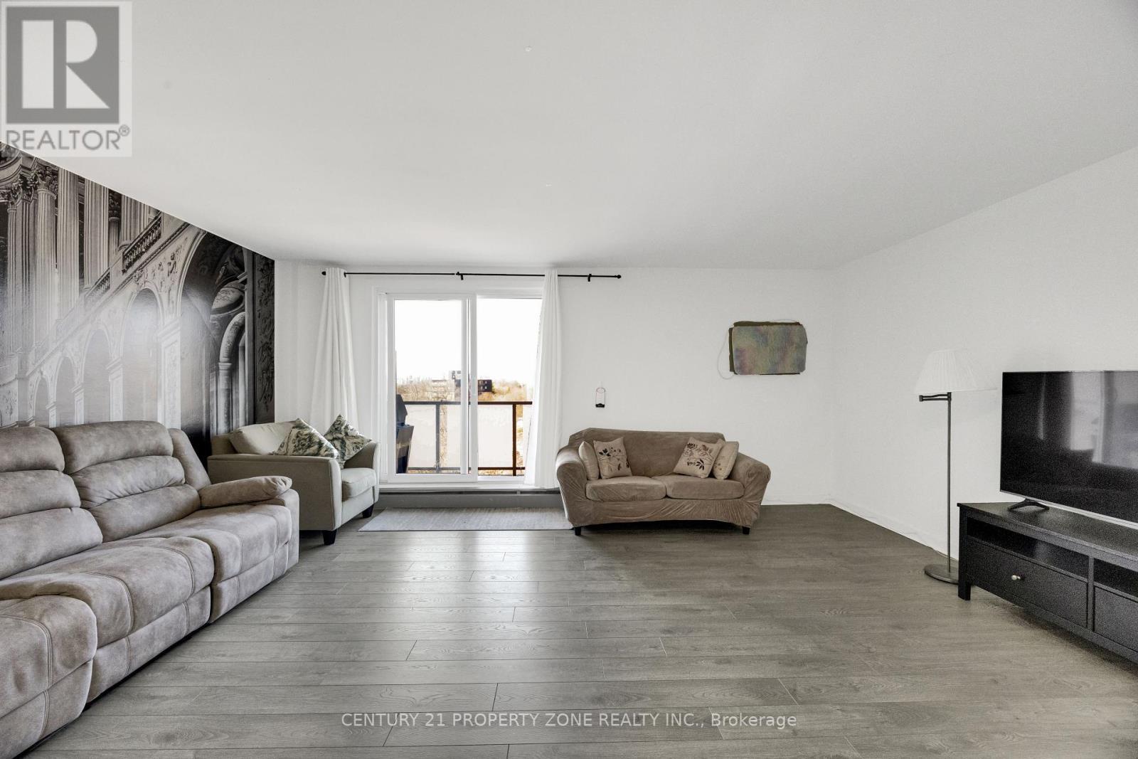 610 - 583 Mornington Avenue, London East, ON - Indoor Photo Showing Living Room