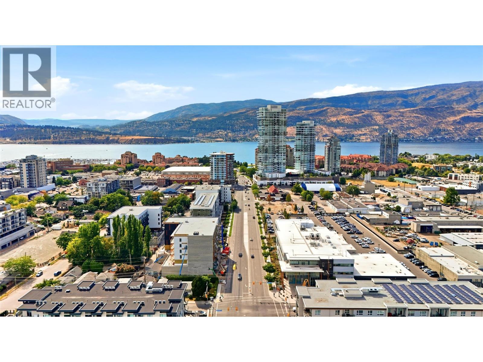 615 Clement Avenue, Kelowna, BC - Outdoor With Body Of Water With View