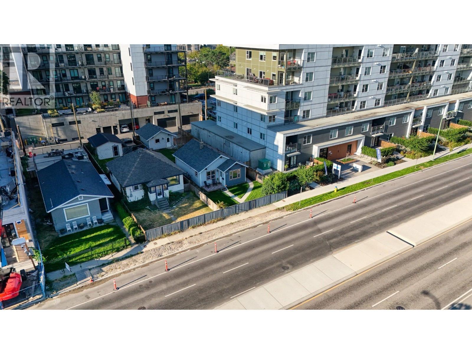 615 Clement Avenue, Kelowna, BC - Outdoor