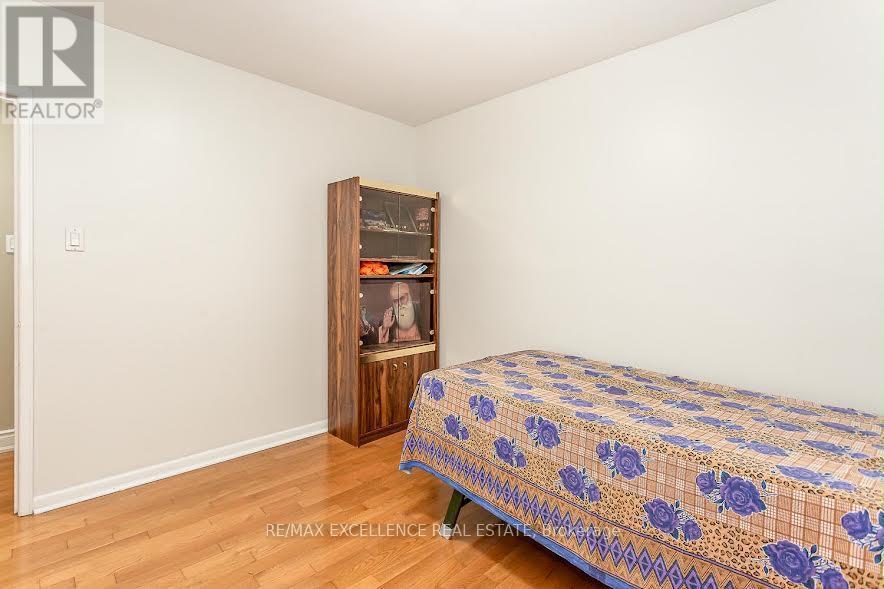 7208 Hermitage Road, Mississauga, ON - Indoor Photo Showing Bedroom