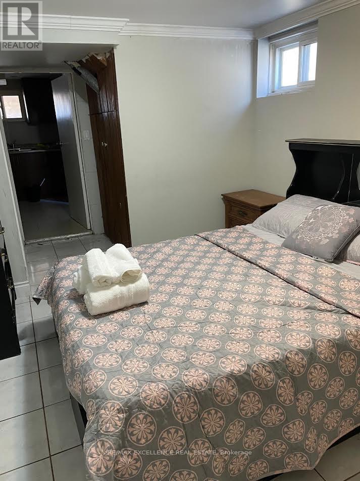 7208 Hermitage Road, Mississauga, ON - Indoor Photo Showing Bedroom
