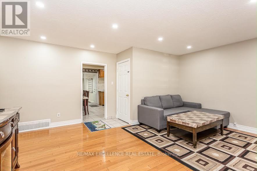 7208 Hermitage Road, Mississauga, ON - Indoor