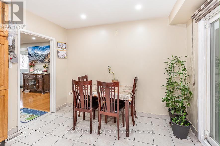 7208 Hermitage Road, Mississauga, ON - Indoor