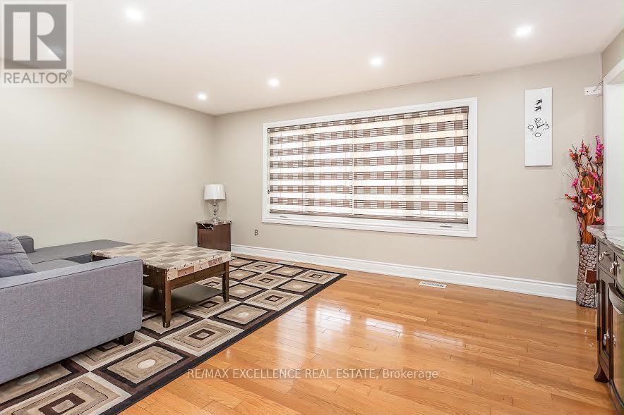 7208 Hermitage Road, Mississauga, ON - Indoor