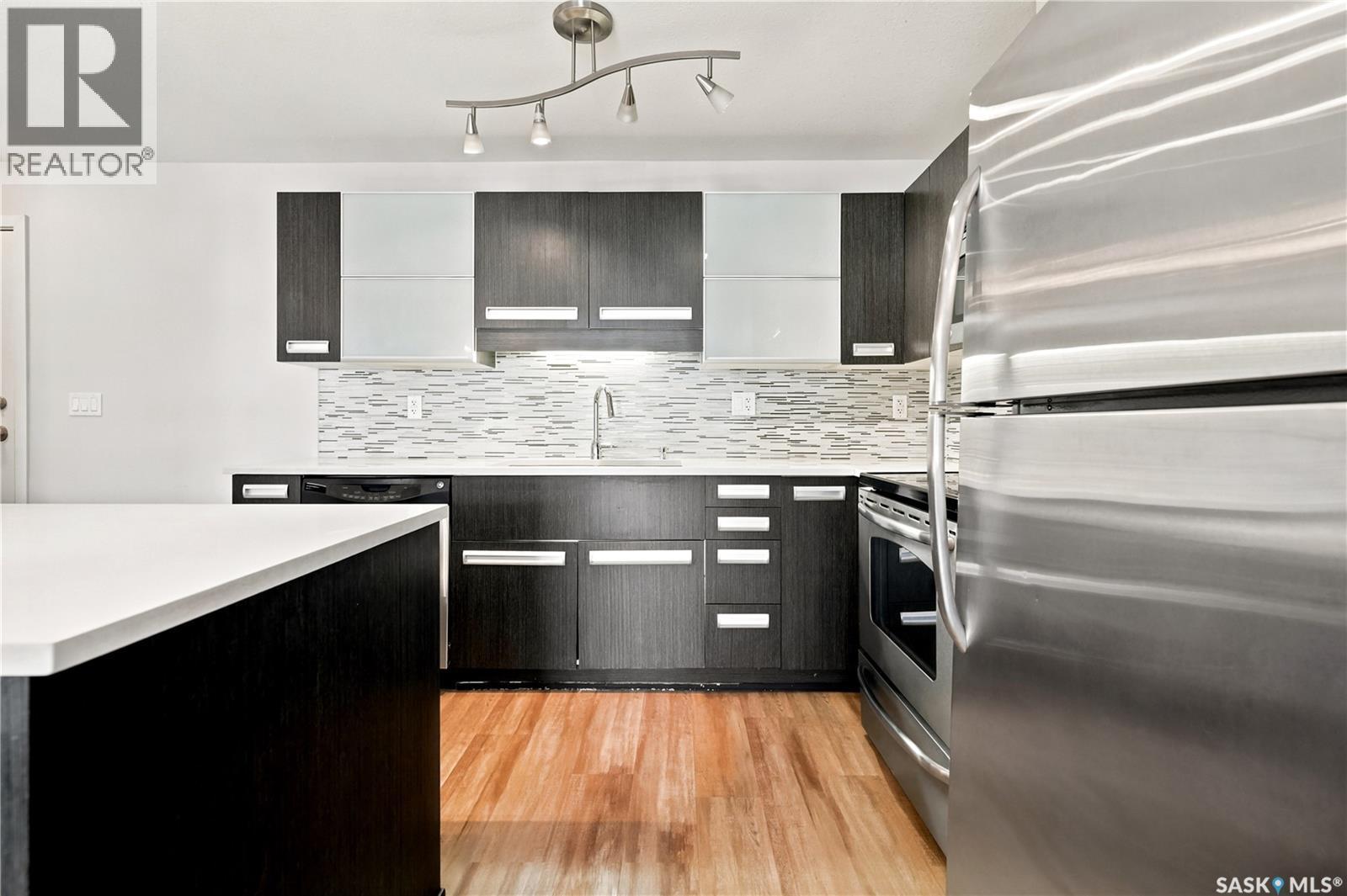 206 1510 Neville Drive, Regina, SK - Indoor Photo Showing Kitchen With Upgraded Kitchen