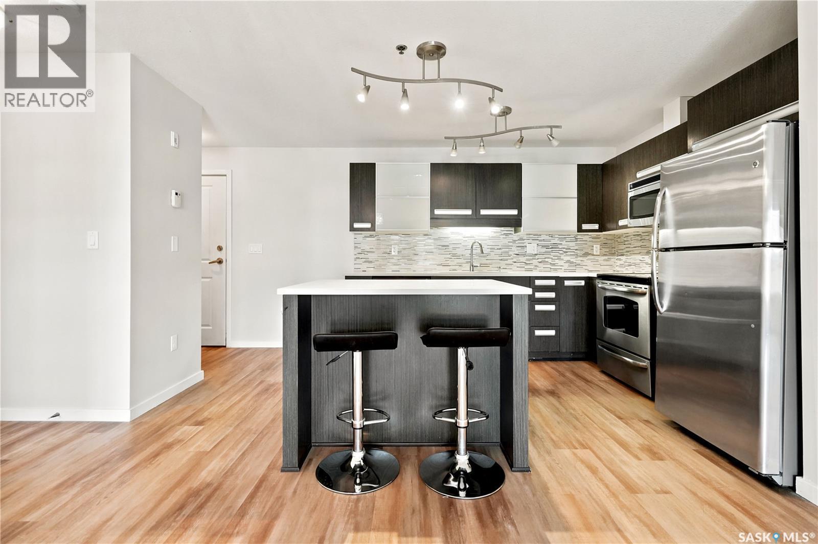 206 1510 Neville Drive, Regina, SK - Indoor Photo Showing Kitchen With Upgraded Kitchen