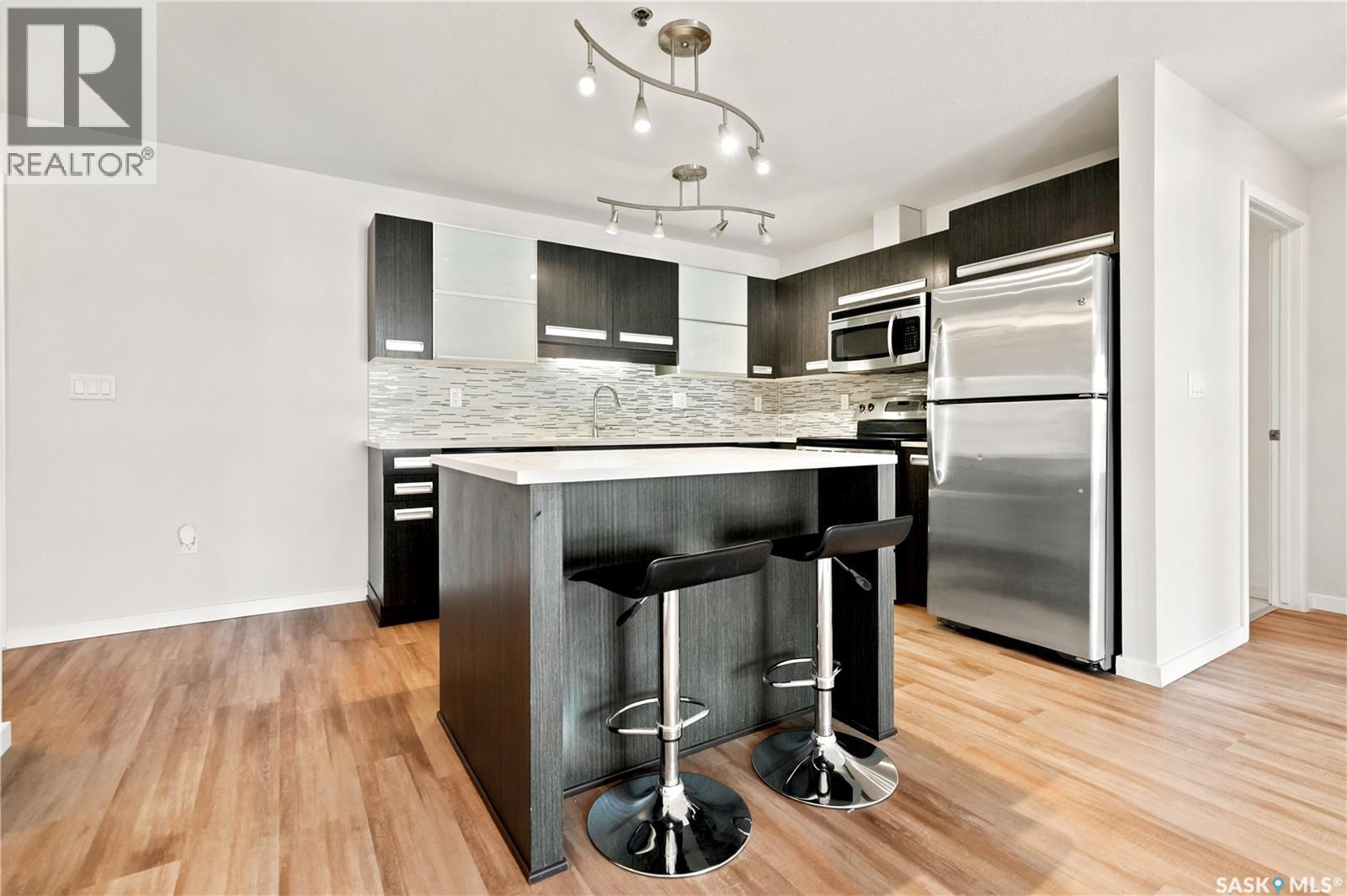 206 1510 Neville Drive, Regina, SK - Indoor Photo Showing Kitchen With Upgraded Kitchen