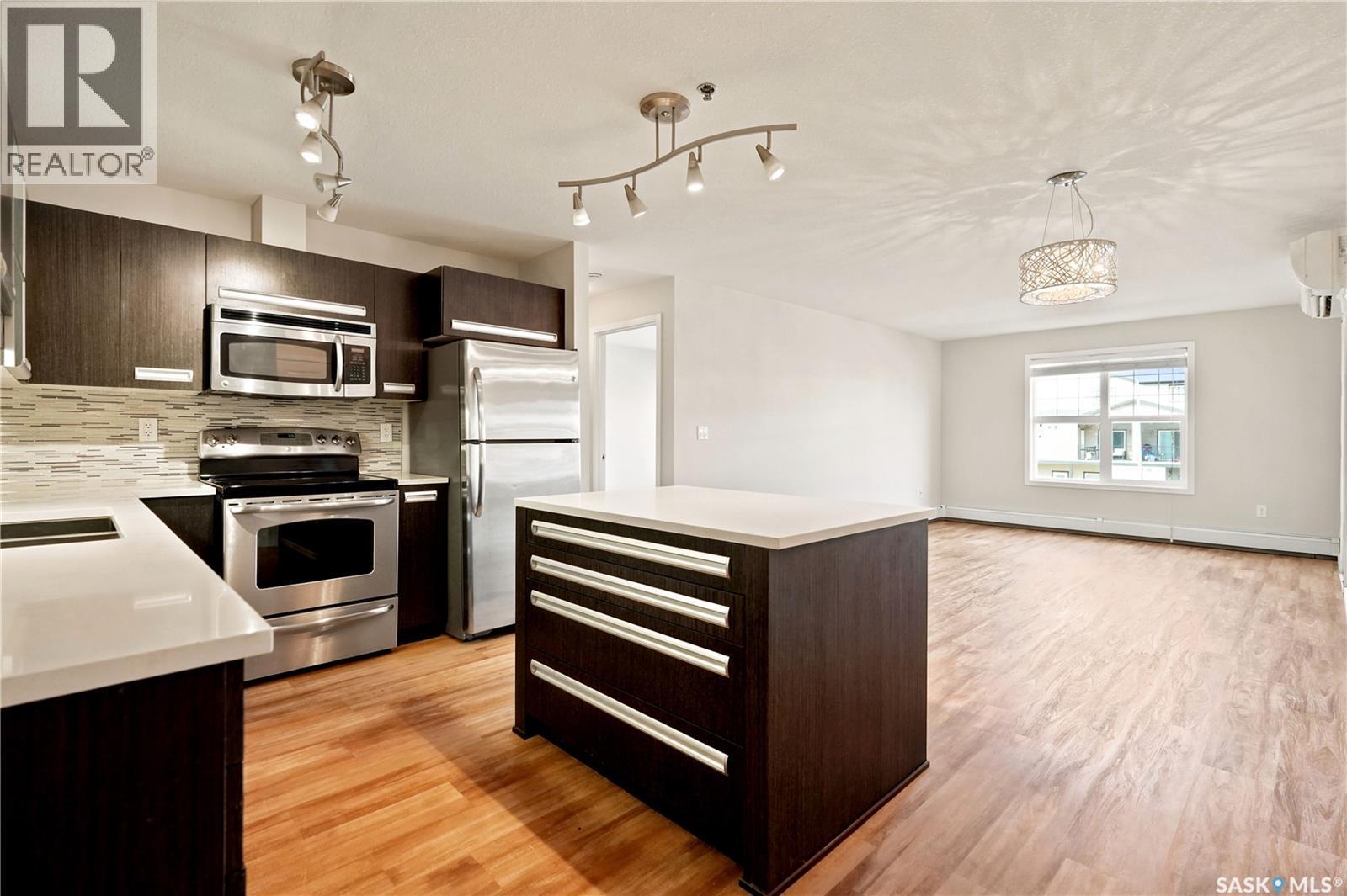 206 1510 Neville Drive, Regina, SK - Indoor Photo Showing Kitchen