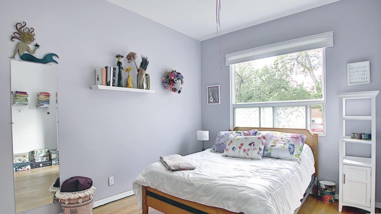 10017 - 113 Street, Edmonton, AB - Indoor Photo Showing Bedroom