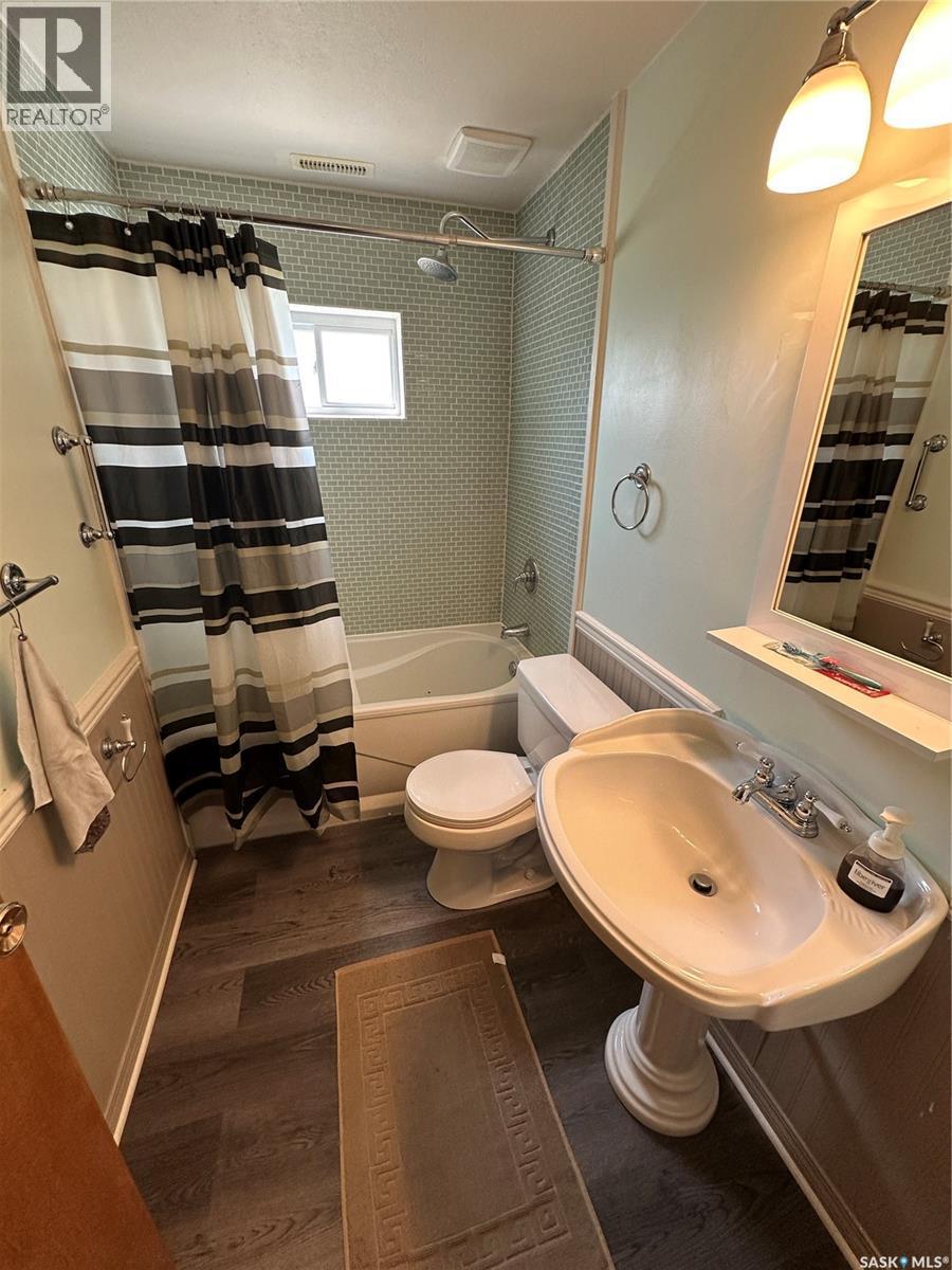 9005 5Th Street, Rosthern, SK - Indoor Photo Showing Bathroom