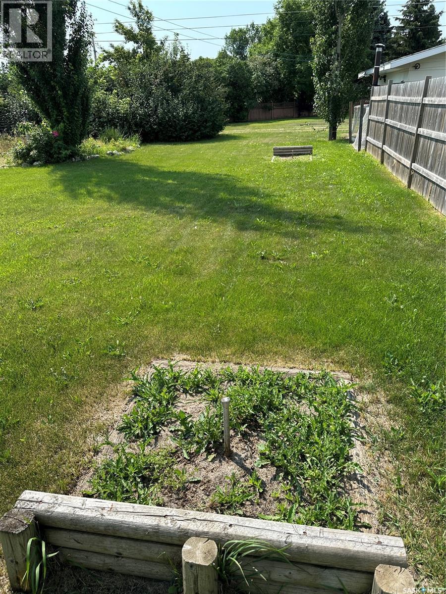 9005 5Th Street, Rosthern, SK - Outdoor With Backyard