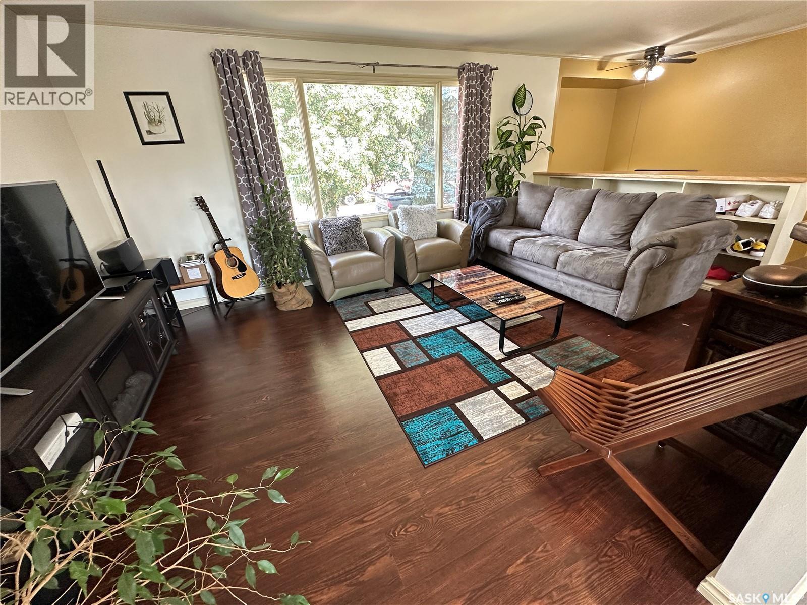 9005 5Th Street, Rosthern, SK - Indoor Photo Showing Living Room