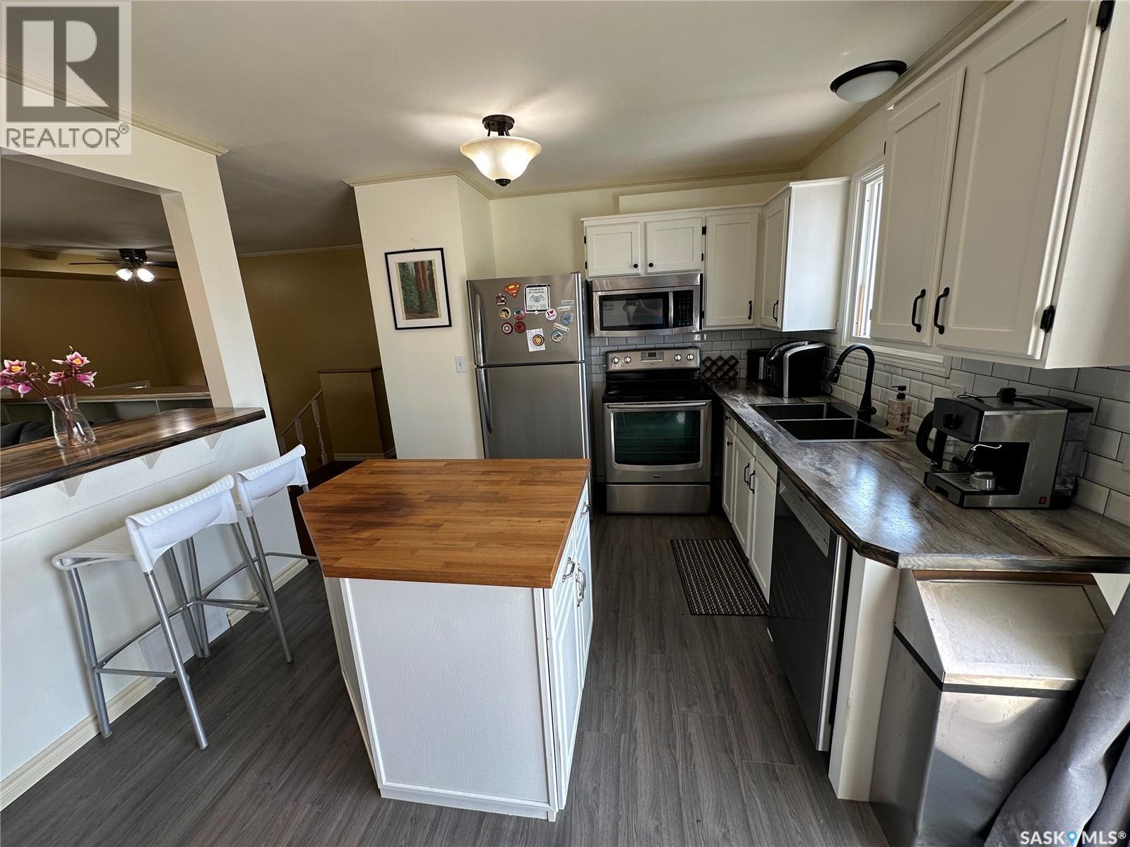 9005 5Th Street, Rosthern, SK - Indoor Photo Showing Kitchen With Double Sink