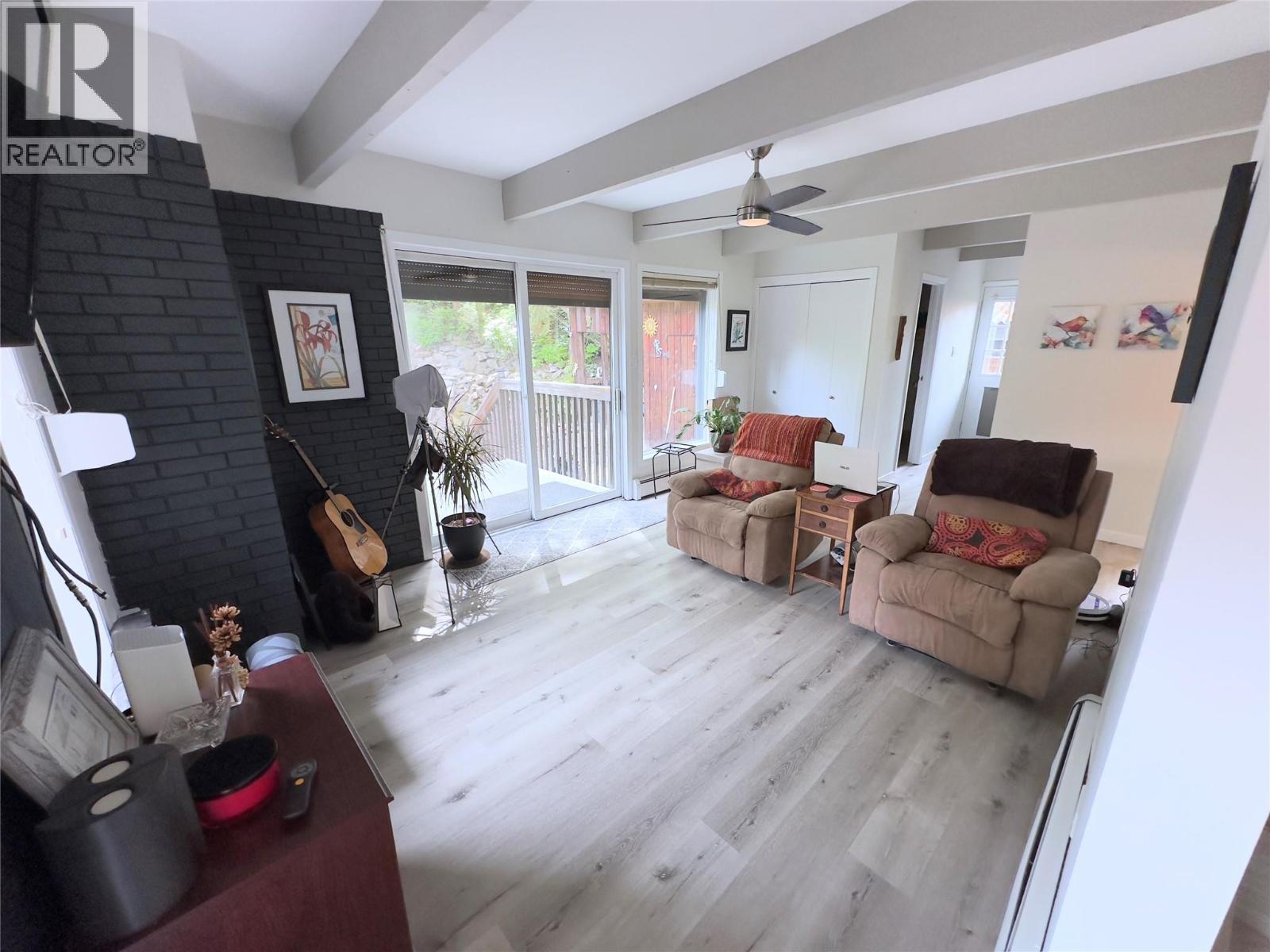 2428 Blind Bay Road, Blind Bay, BC - Indoor Photo Showing Living Room