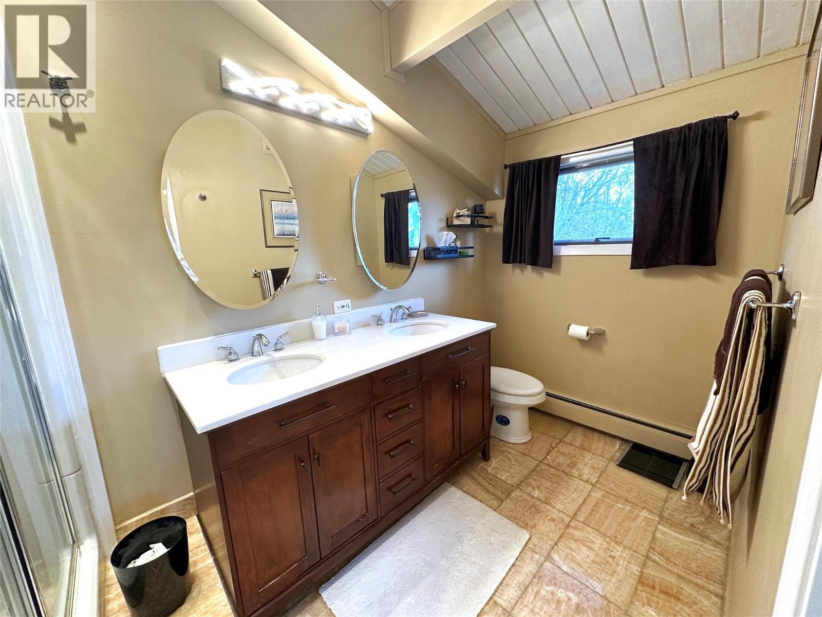 2428 Blind Bay Road, Blind Bay, BC - Indoor Photo Showing Bathroom