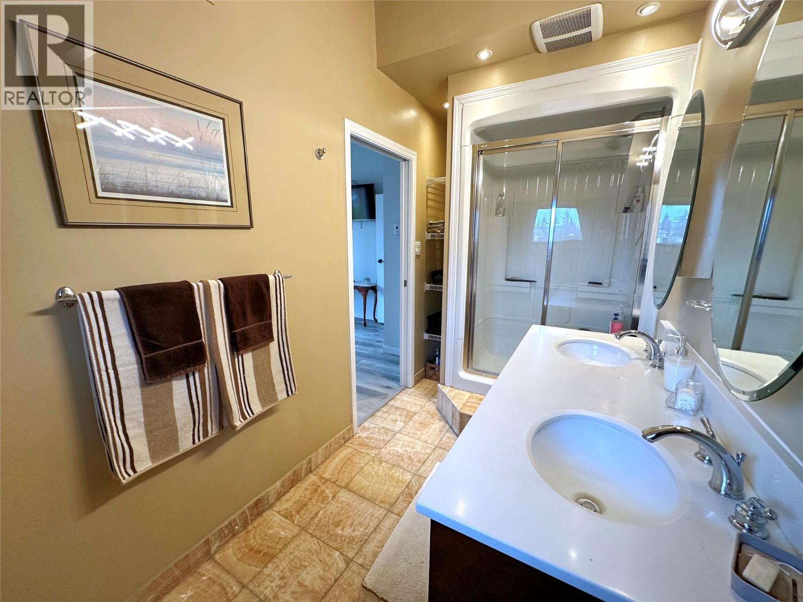 2428 Blind Bay Road, Blind Bay, BC - Indoor Photo Showing Bathroom