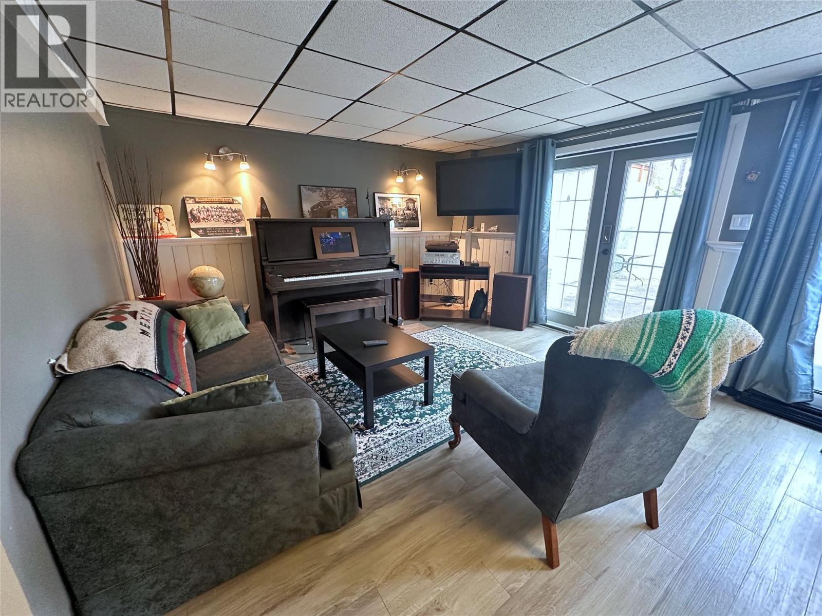 2428 Blind Bay Road, Blind Bay, BC - Indoor Photo Showing Living Room