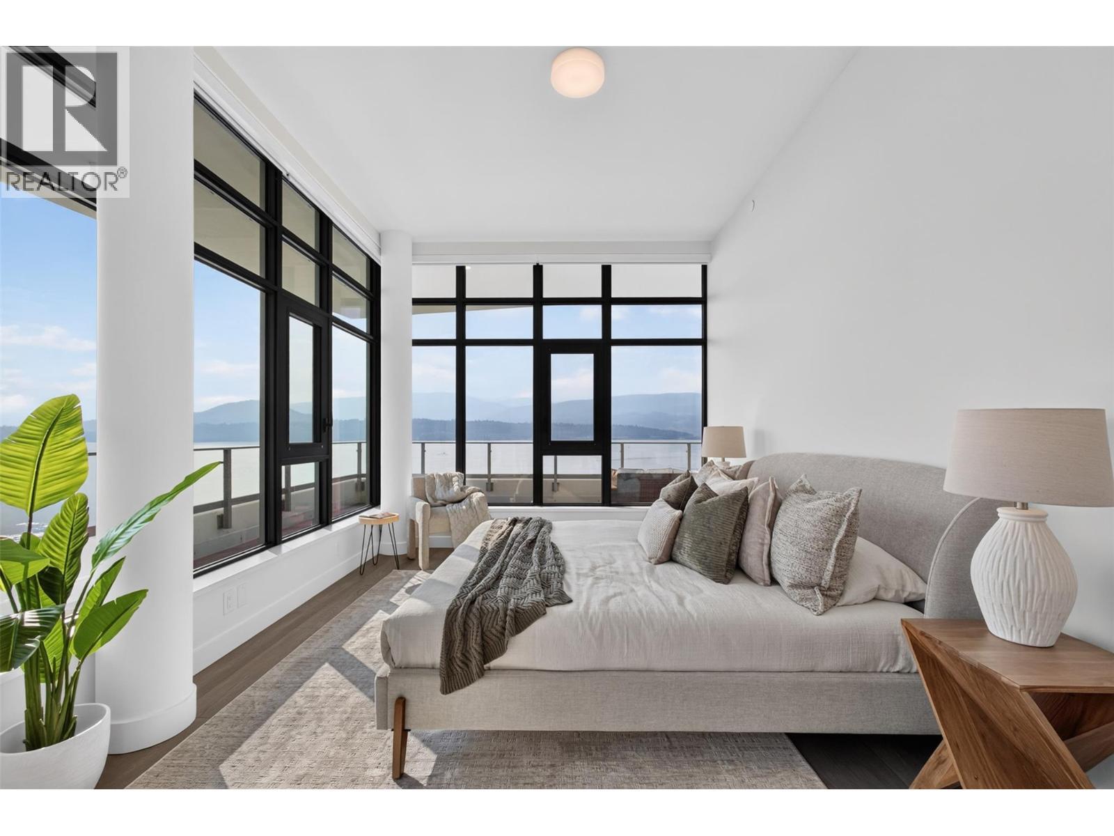 South facing views all the way down the lake - 3800 Capozzi Road Unit# Ph2, Kelowna, BC - Indoor Photo Showing Bedroom