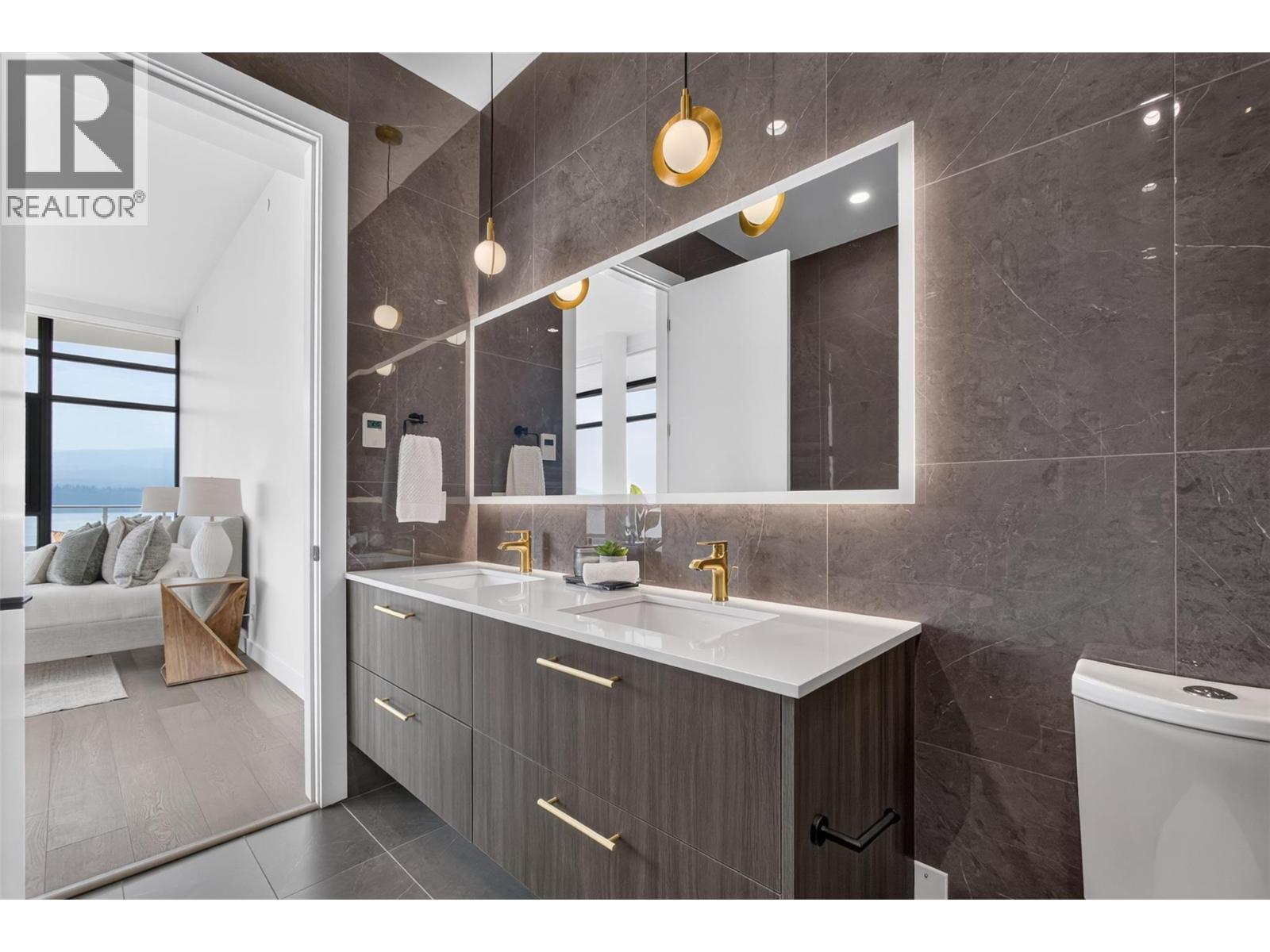5-piece luxury ensuite with floor to ceiling tile - 3800 Capozzi Road Unit# Ph2, Kelowna, BC - Indoor Photo Showing Bathroom