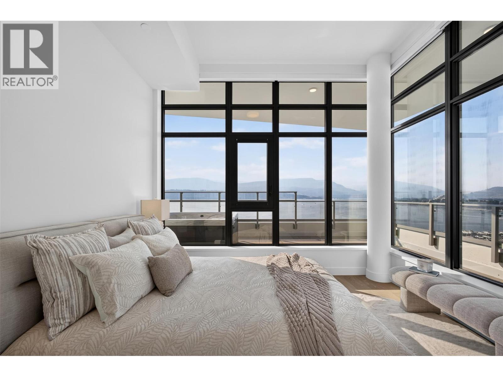 Secondary bedroom with an ensuite - 3800 Capozzi Road Unit# Ph2, Kelowna, BC - Indoor Photo Showing Other Room