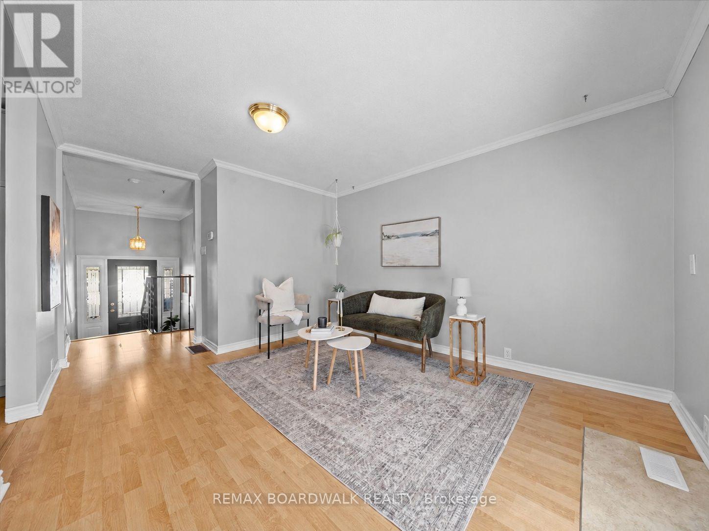201 Linda Loop, Ottawa, ON - Indoor Photo Showing Other Room