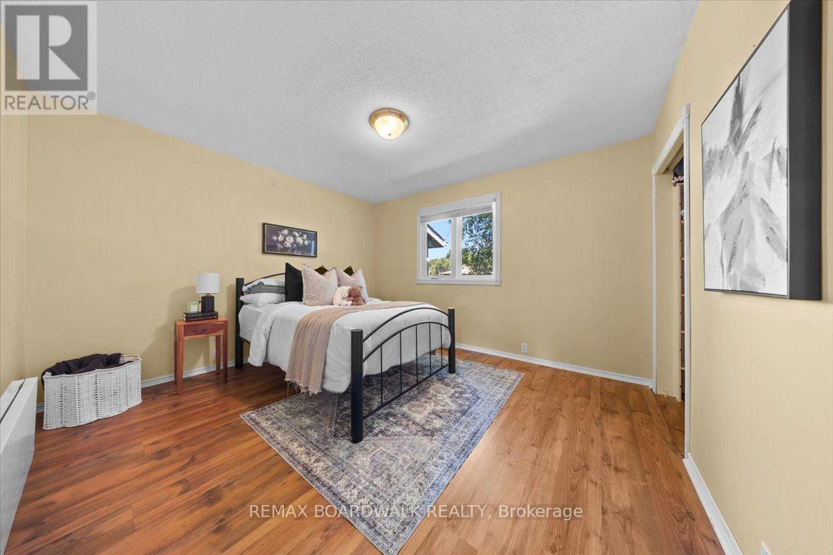 201 Linda Loop, Ottawa, ON - Indoor Photo Showing Bedroom