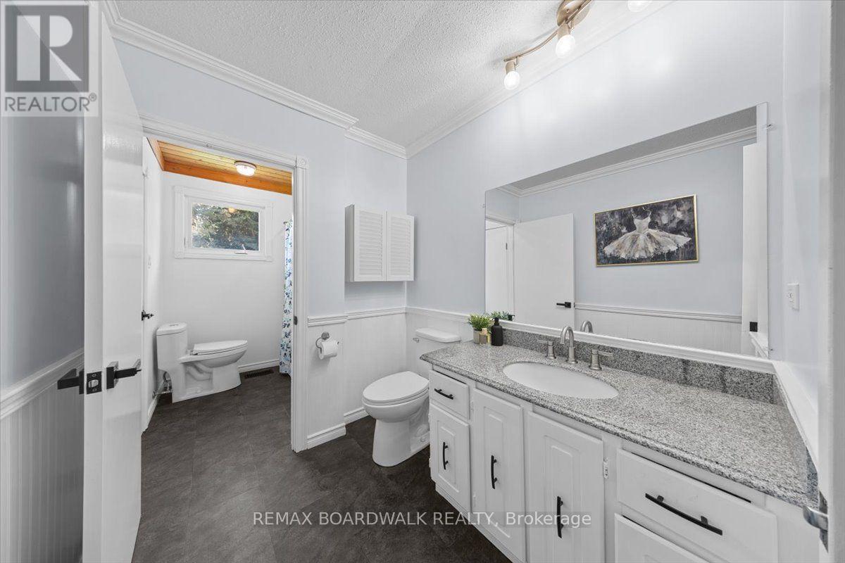 201 Linda Loop, Ottawa, ON - Indoor Photo Showing Bathroom