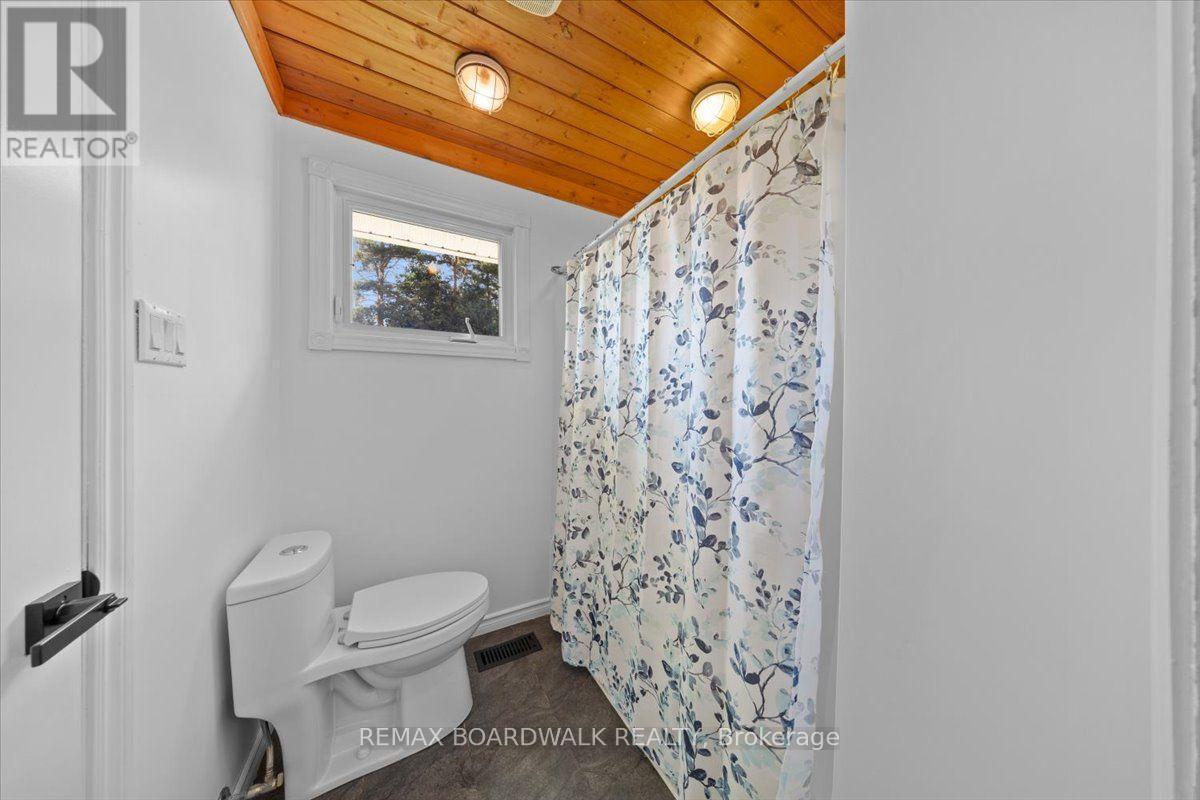 201 Linda Loop, Ottawa, ON - Indoor Photo Showing Bathroom