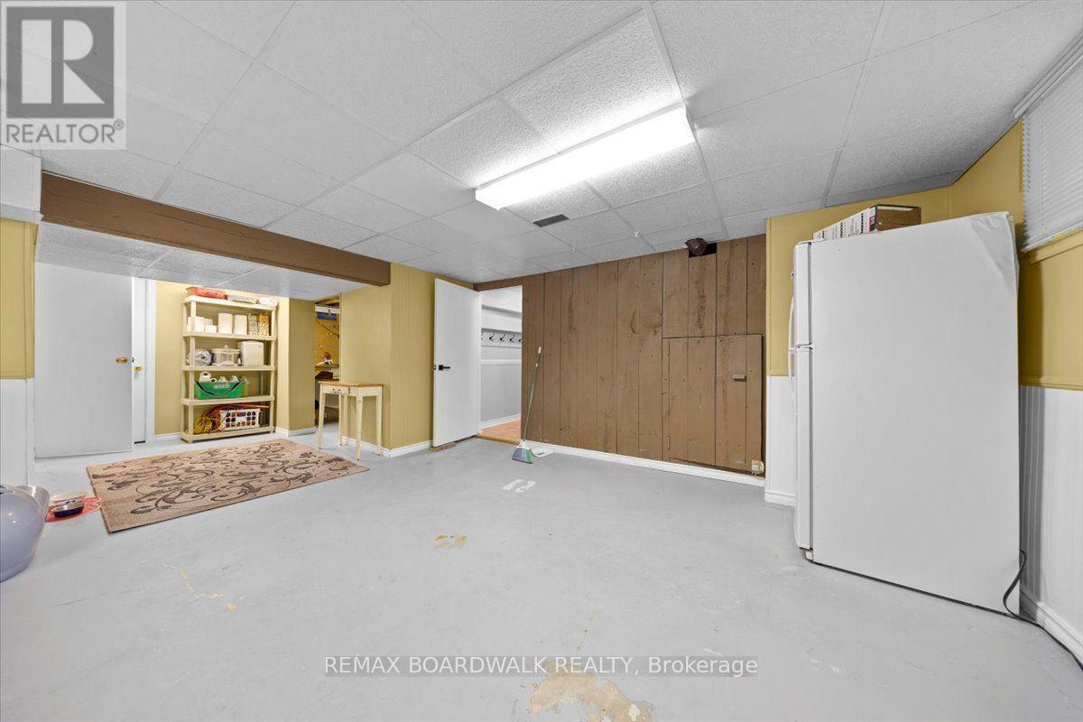 201 Linda Loop, Ottawa, ON - Indoor Photo Showing Basement