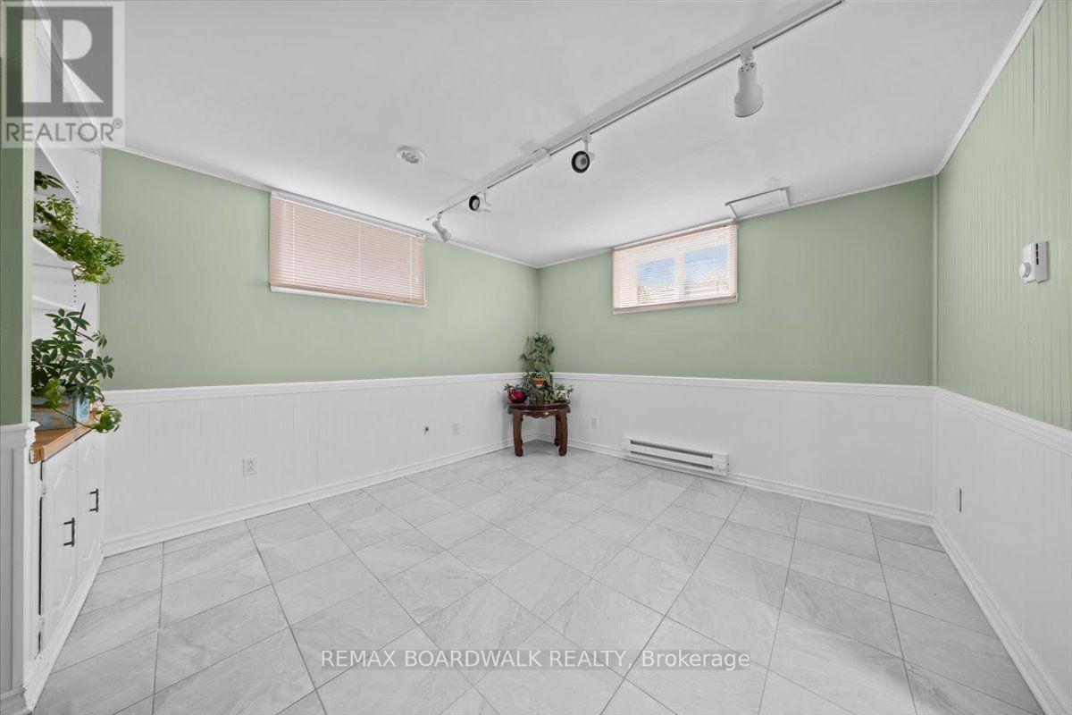 201 Linda Loop, Ottawa, ON - Indoor Photo Showing Other Room