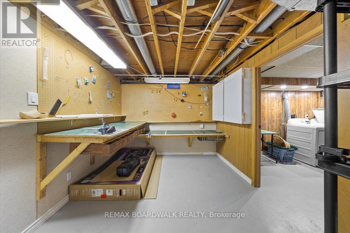 201 Linda Loop, Ottawa, ON - Indoor Photo Showing Basement