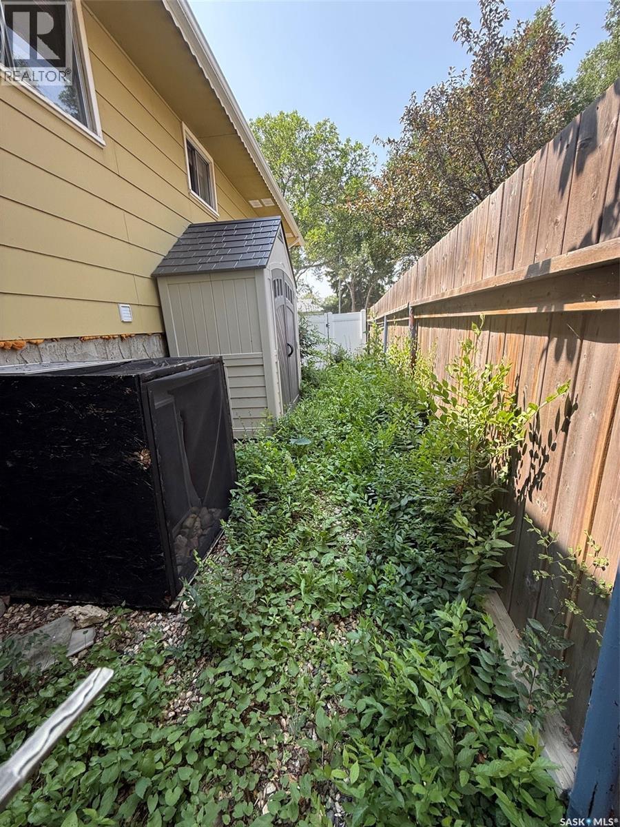 90 Marquis Crescent, Regina, SK - Outdoor