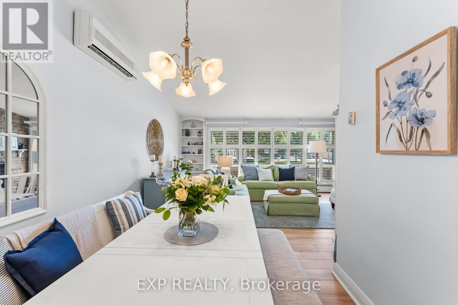 3279 Saint Patrick Avenue, Niagara Falls (Stamford), ON - Indoor Photo Showing Dining Room