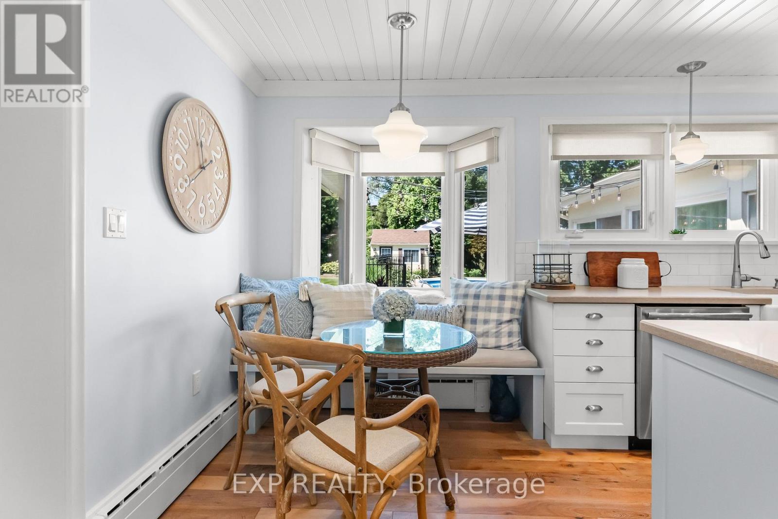 3279 Saint Patrick Avenue, Niagara Falls (Stamford), ON - Indoor Photo Showing Dining Room