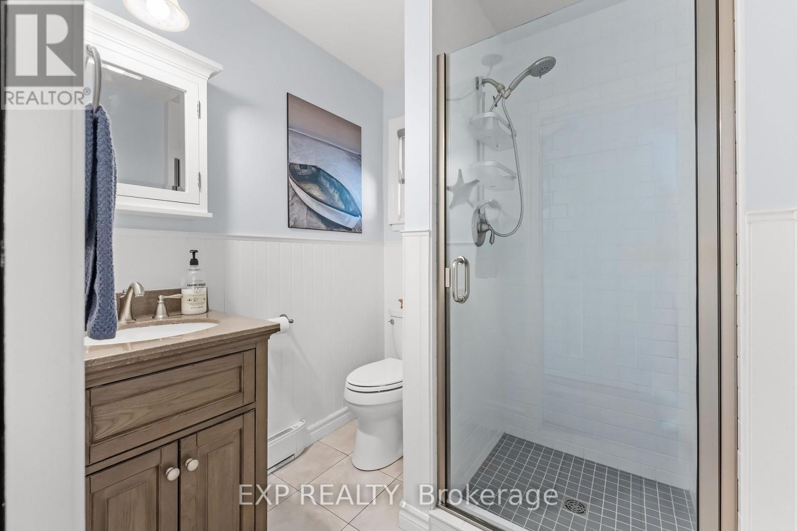 3279 Saint Patrick Avenue, Niagara Falls (Stamford), ON - Indoor Photo Showing Bathroom