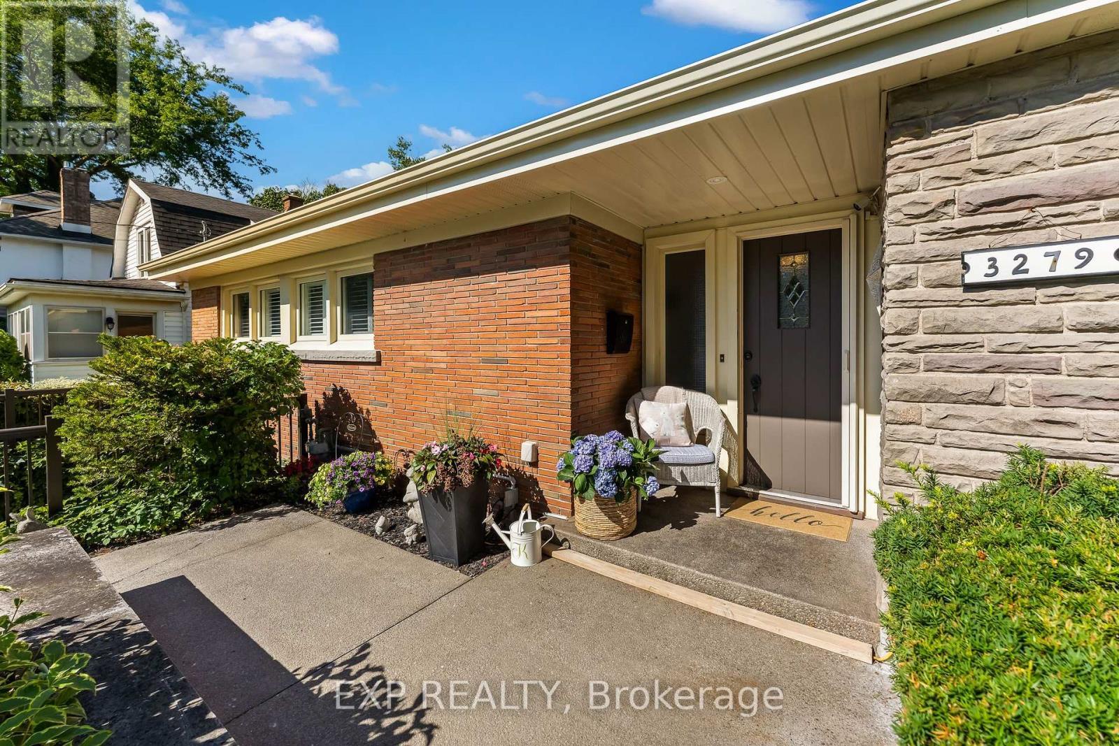 3279 Saint Patrick Avenue, Niagara Falls (Stamford), ON - Outdoor