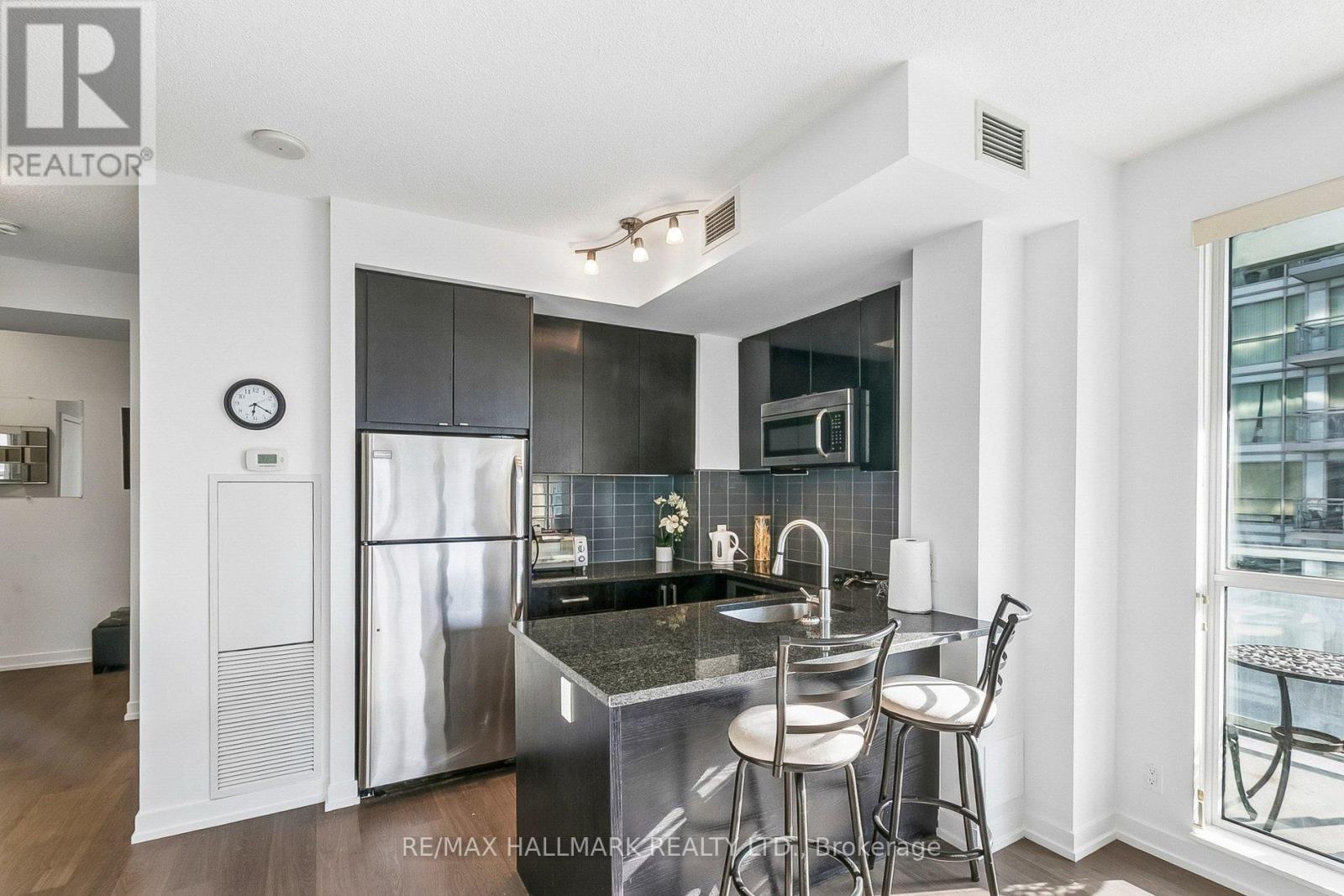 1212 - 98 Lillian Street, Toronto, ON - Indoor Photo Showing Kitchen