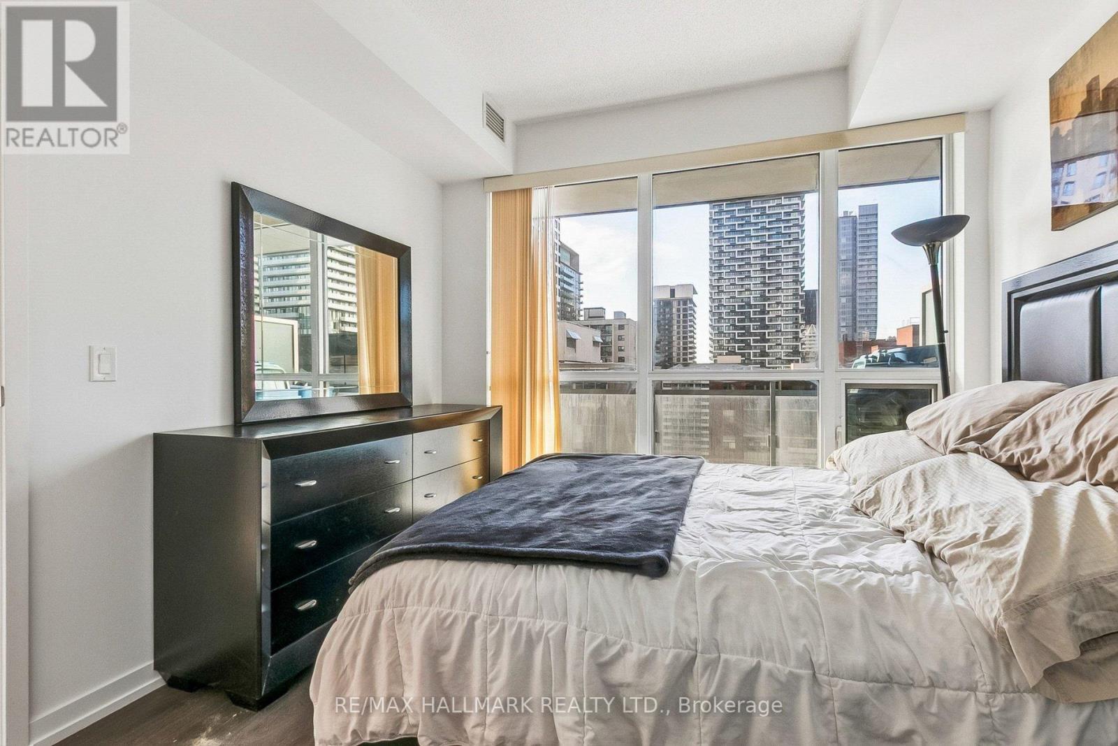 1212 - 98 Lillian Street, Toronto, ON - Indoor Photo Showing Bedroom
